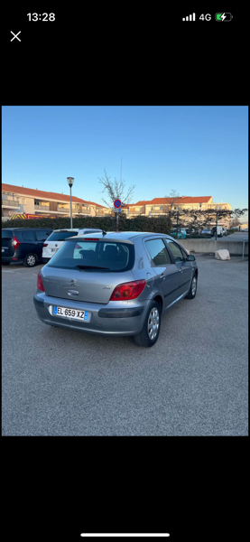 Peugeot 307 Bonjour je vend Peugeot 307 essence, roule parfaitement mis