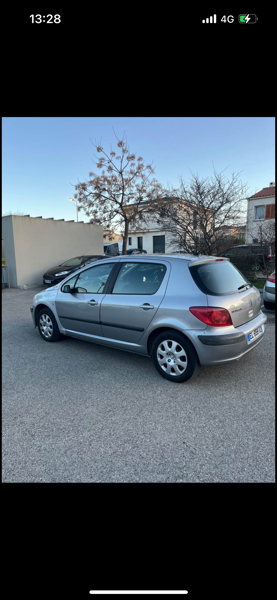 Peugeot 307 Bonjour je vend Peugeot 307 essence, roule parfaitement mis