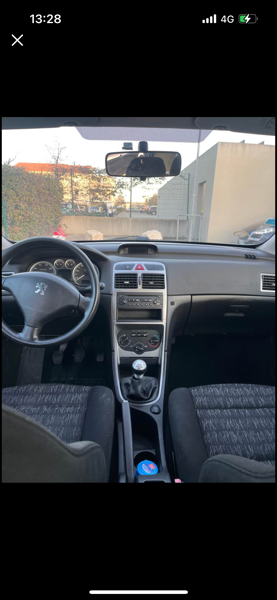 Peugeot 307 Bonjour je vend Peugeot 307 essence, roule parfaitement mis
