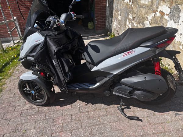 PIAGGIO MP3 300 hpe sport
