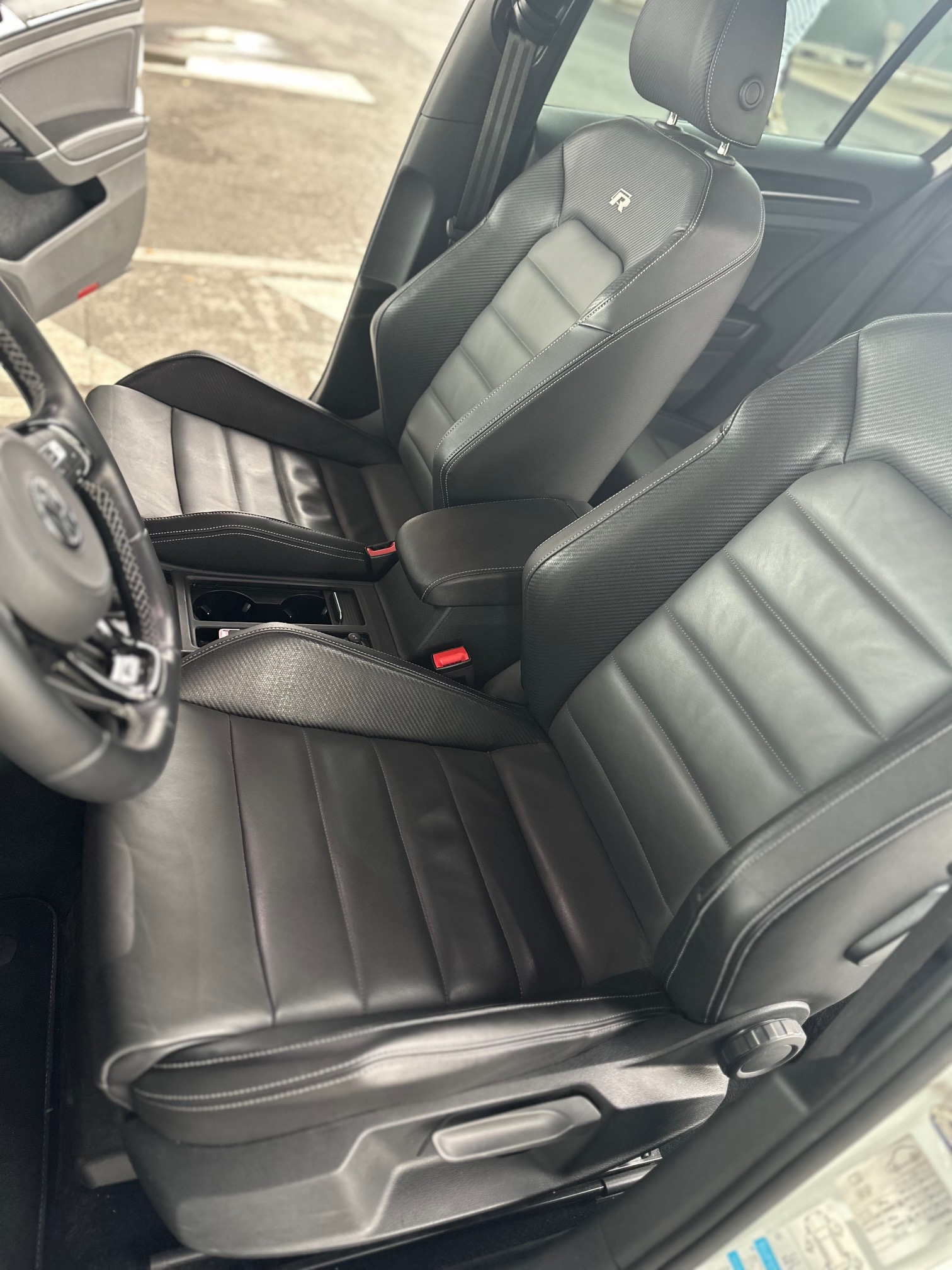 Volkswagen Golf VII (2) 2.0 TSI 310 BLUEMOTION TECHNOLOGY R 4MOTION DSG7 3P