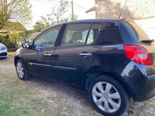 Renault Clio III 1.5 DCI 105 PRIVILEGE 5P