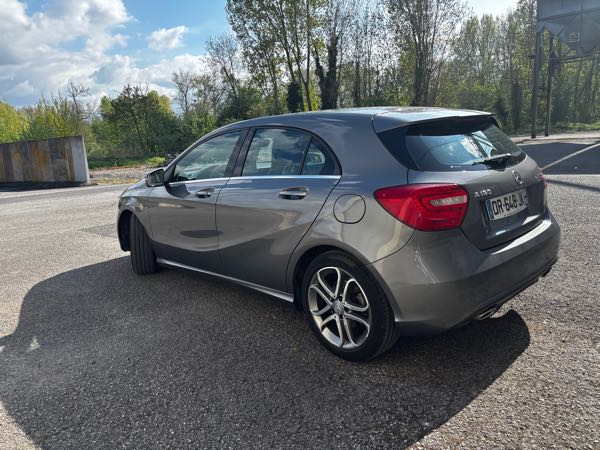 Mercedes-Benz Classe A III (2) 180 D BLUEEFFICIENCY EDITION INTUITION