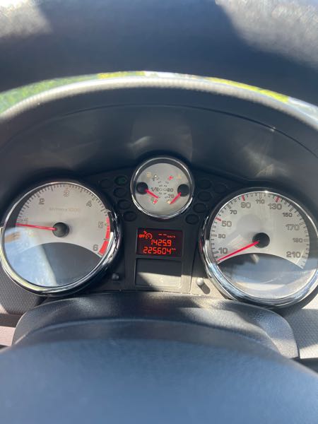Peugeot 207 1.6 HDI 16V 90 EXECUTIVE 5P
