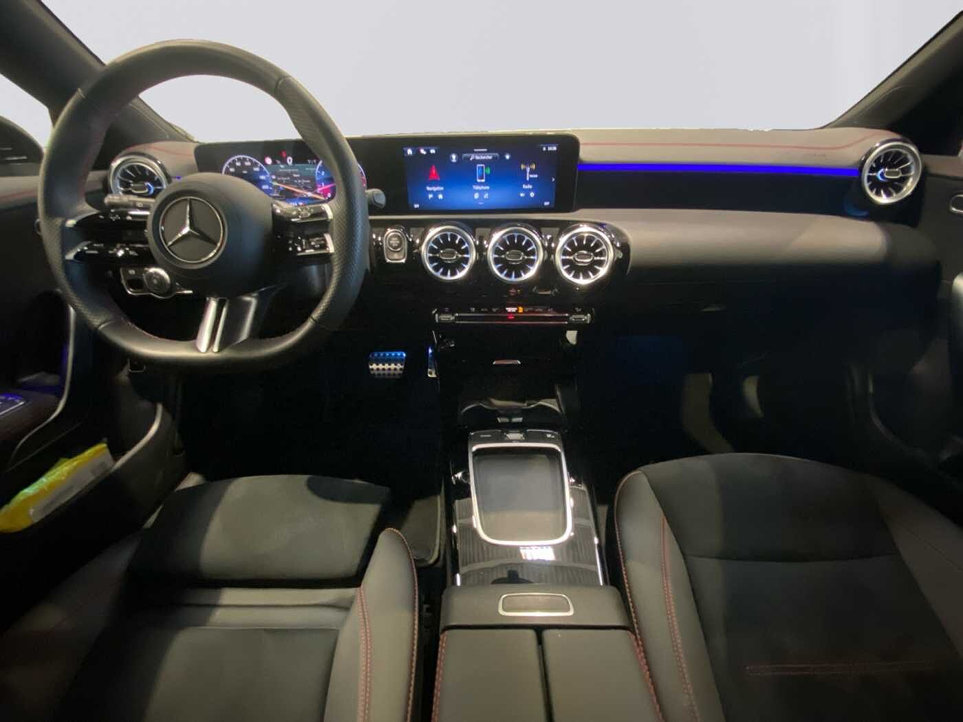 Mercedes-Benz CLA 180 Shooting Brake  AMG Line