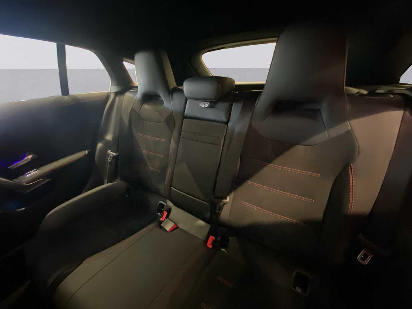 Mercedes-Benz CLA 180 Shooting Brake  AMG Line