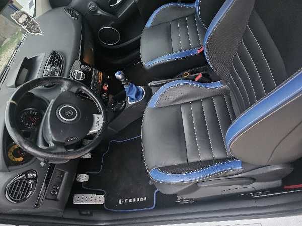 Renault Clio III (2) 2.0 16V 203 RS REDBULL