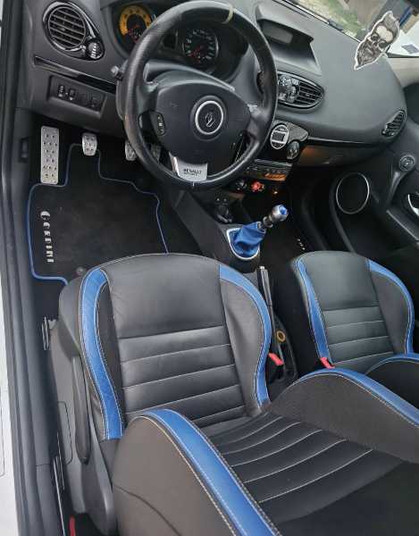 Renault Clio III (2) 2.0 16V 203 RS REDBULL