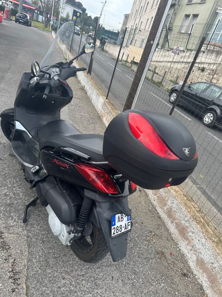 YAMAHA X-MAX ABS