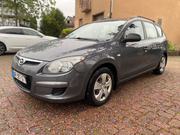 Hyundai I30 HYUNDAI I30CW 1.6CRDI 90CH BREAK BOÎTE (6) VITESSE