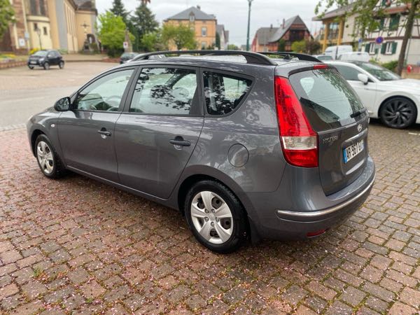 Hyundai I30 HYUNDAI I30CW 1.6CRDI 90CH BREAK BOÎTE (6) VITESSE