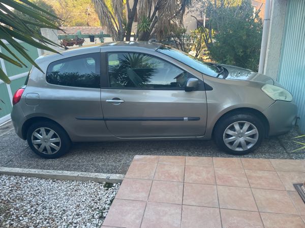Renault Clio III (2) 1.2 16V 75 EXPRESSION CLIM 3P EURO5