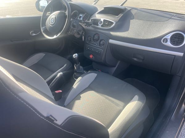 Renault Clio III (2) 1.2 16V 75 EXPRESSION CLIM 3P EURO5