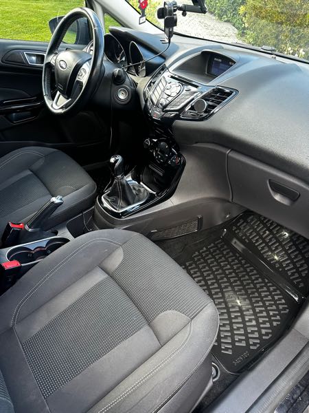 Ford Fiesta V (2) 1.5 TDCI 95 TITANIUM 5P
