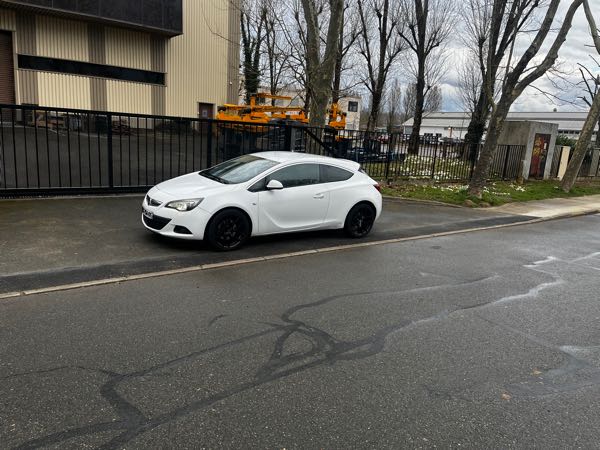 Opel Astra IV GTC 2.0 CDTI 165 FAP START/STOP SPORT