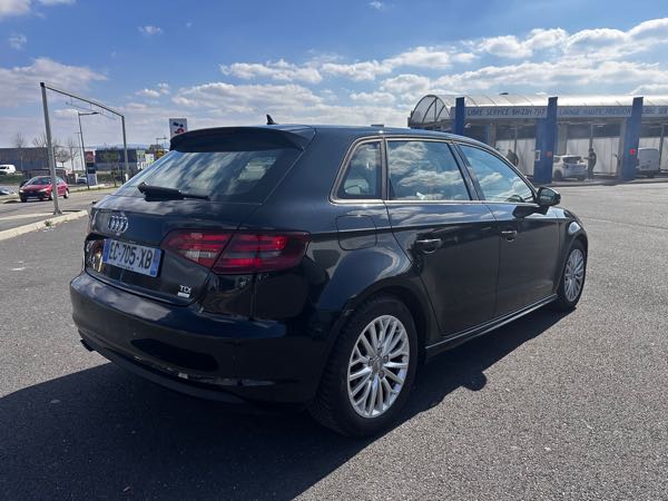 Audi A3 III BERLINE 1.6 TDI 110 5CV ATTRACTION