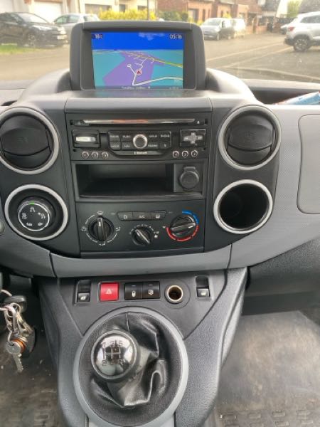 Citroen Berlingo Citroën Berlingo 1.6 HDI 92ch – Utilitaire 3 places bien équ