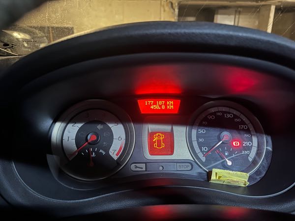 Renault Clio IV 1.2 16V 75 AUTHENTIQUE