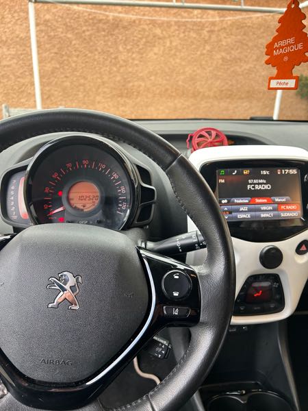 Peugeot 108 1.2 PURETECH 82 TOP! ROLAND GARROS 5P