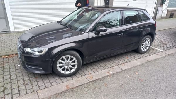 Audi A3 III BERLINE 1.6 TDI DPF 105 AMBIENTE