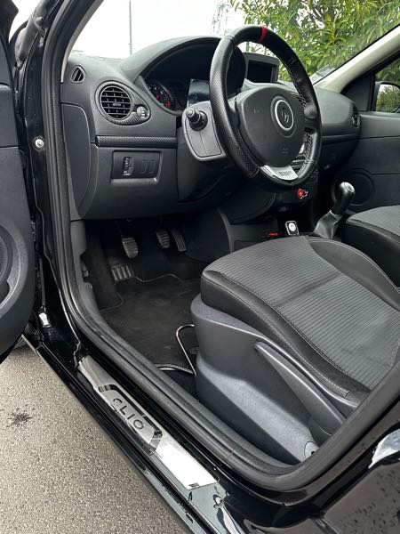 Renault Clio III (2) 1.2 75 TOMTOM EDITION 5P