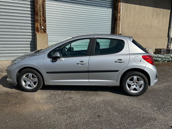 Peugeot 207 1.4 75 URBAN 5P