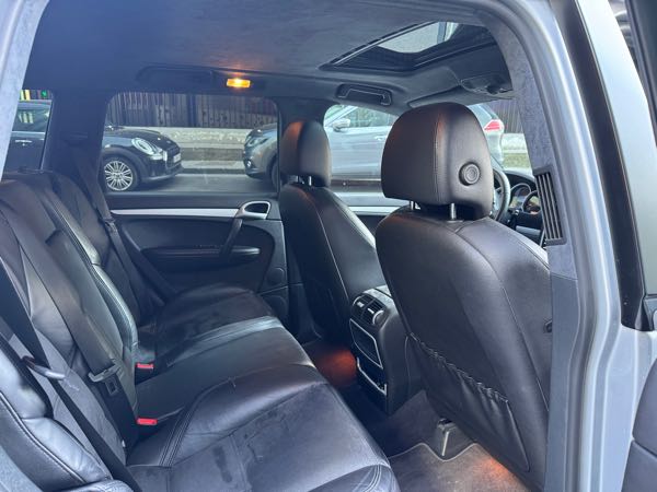 Porsche Cayenne 4.8 V8 405 GTS TIPTRONIC S