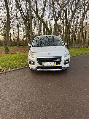 Peugeot 3008 vend 3008 diesel hybride distribution pneu vidange contrôle