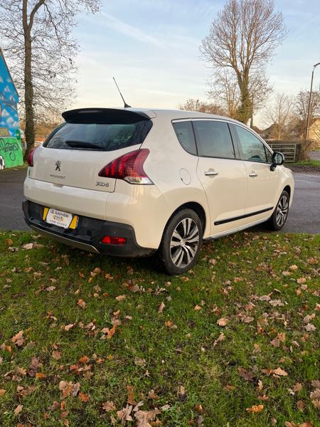 Peugeot 3008 vend 3008 diesel hybride distribution pneu vidange contrôle