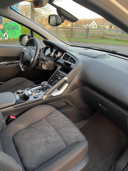 Peugeot 3008 vend 3008 diesel hybride distribution pneu vidange contrôle