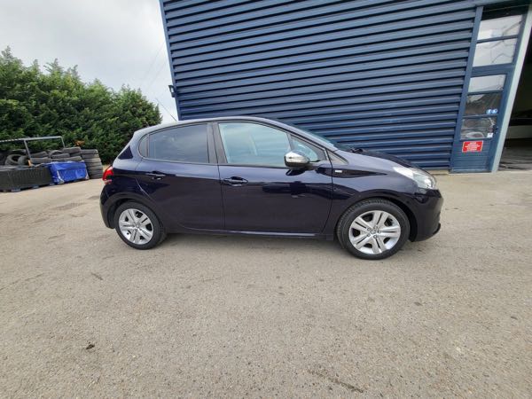 Peugeot 208 (2) 1.2 PURETECH 82 STYLE 5P