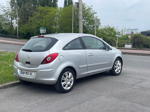 Opel Corsa IV 1.4 TWINPORT COSMO 3P