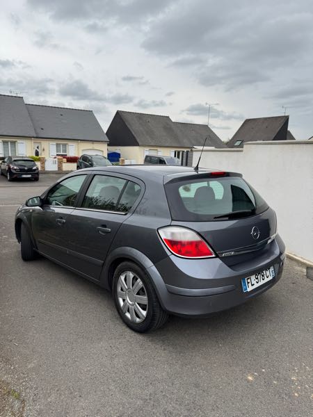 Opel Astra III GTC 1.7 CDTI 100 ENJOY