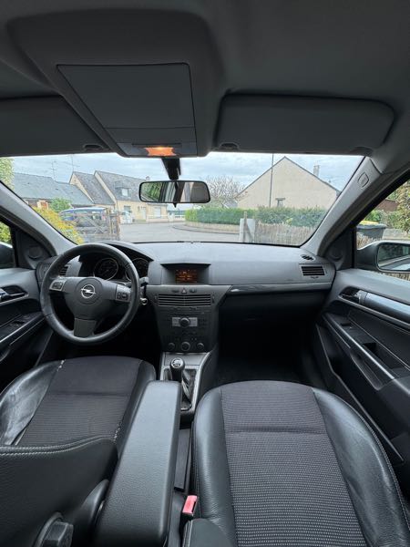 Opel Astra III GTC 1.7 CDTI 100 ENJOY