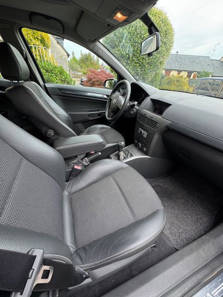 Opel Astra III GTC 1.7 CDTI 100 ENJOY