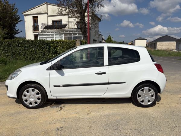 Renault Clio III (2) 1.2 16V 75 AUTHENTIQUE 3P