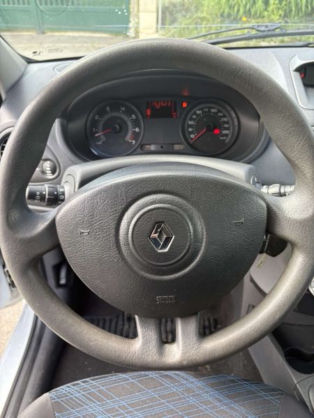 Renault Clio III (2) 1.2 16V 75 AUTHENTIQUE 3P