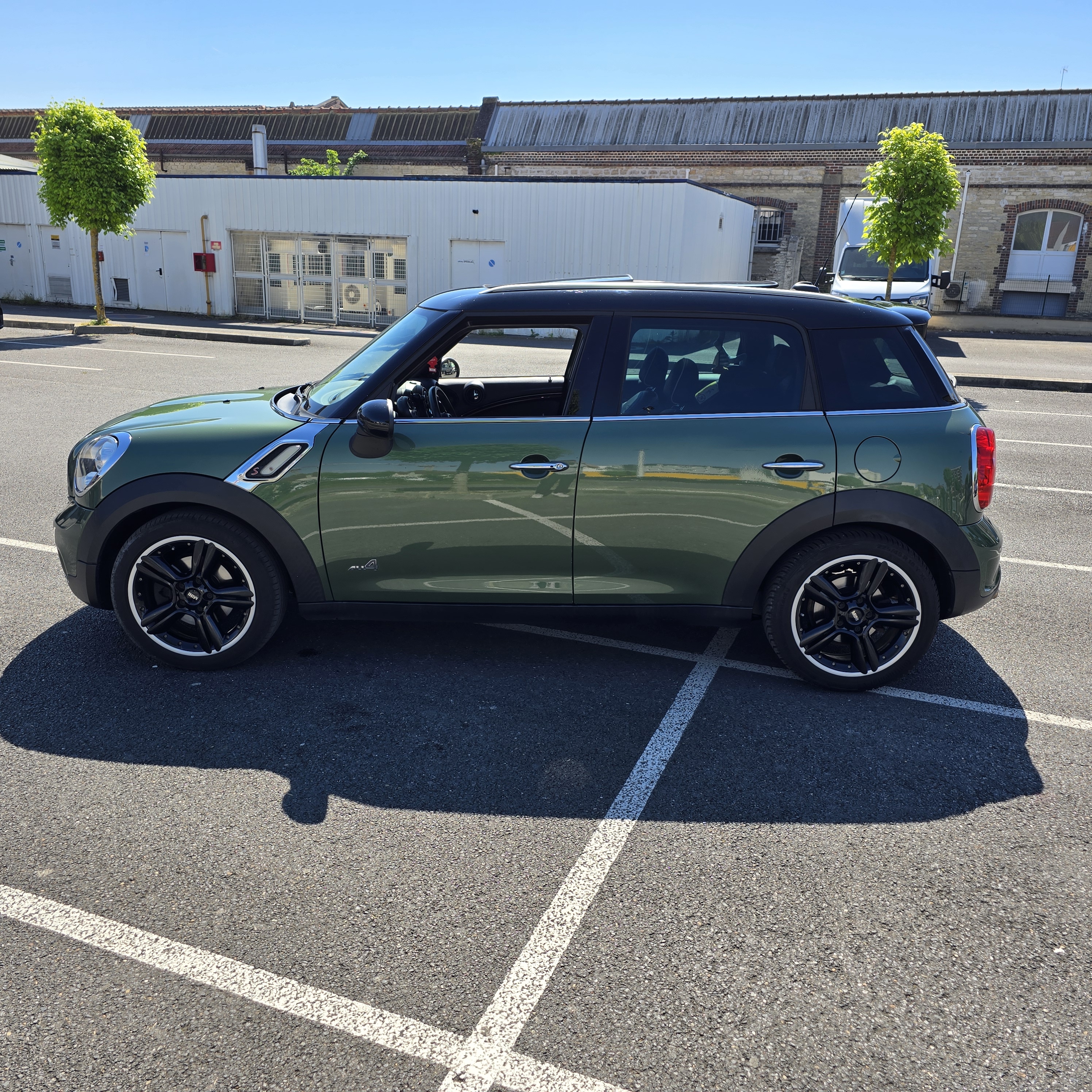 Mini Countryman (2) COOPER SD 143 ALL4 RED HOT CHILI BVA6