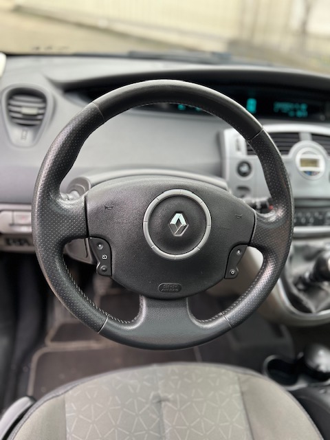 Renault Grand Scenic II (2) 1.9 DCI 130 EXPRESSION 7PL