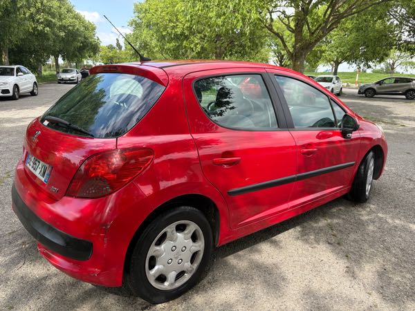 Peugeot 207 1.4 HDI 70 EXECUTIVE 5P