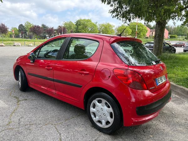 Peugeot 207 1.4 HDI 70 EXECUTIVE 5P