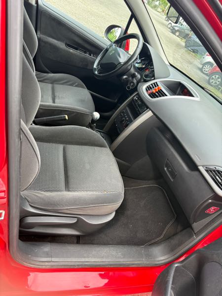 Peugeot 207 1.4 HDI 70 EXECUTIVE 5P