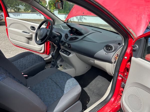 Renault Twingo II (2) 1.2 LEV 16V 75 INTENS ECO2