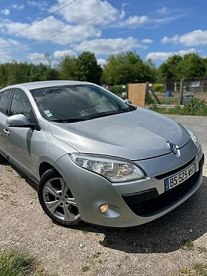 Renault Megane II (2) 1.9 DCI 130 DYNAMIQUE 3P