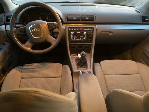 Audi A4 III 2.0 TDI 140 AMBITION LUXE