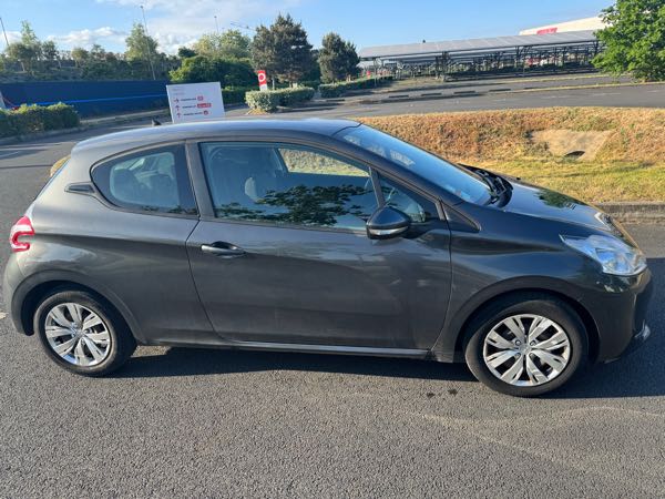 Peugeot 208 (2) 1.2 PURETECH 82 STYLE 3P