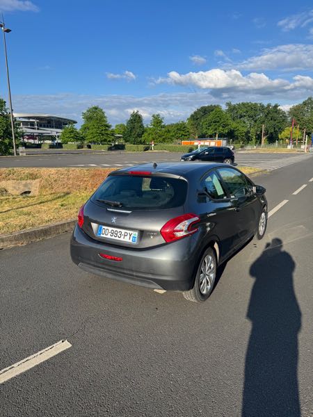Peugeot 208 (2) 1.2 PURETECH 82 STYLE 3P