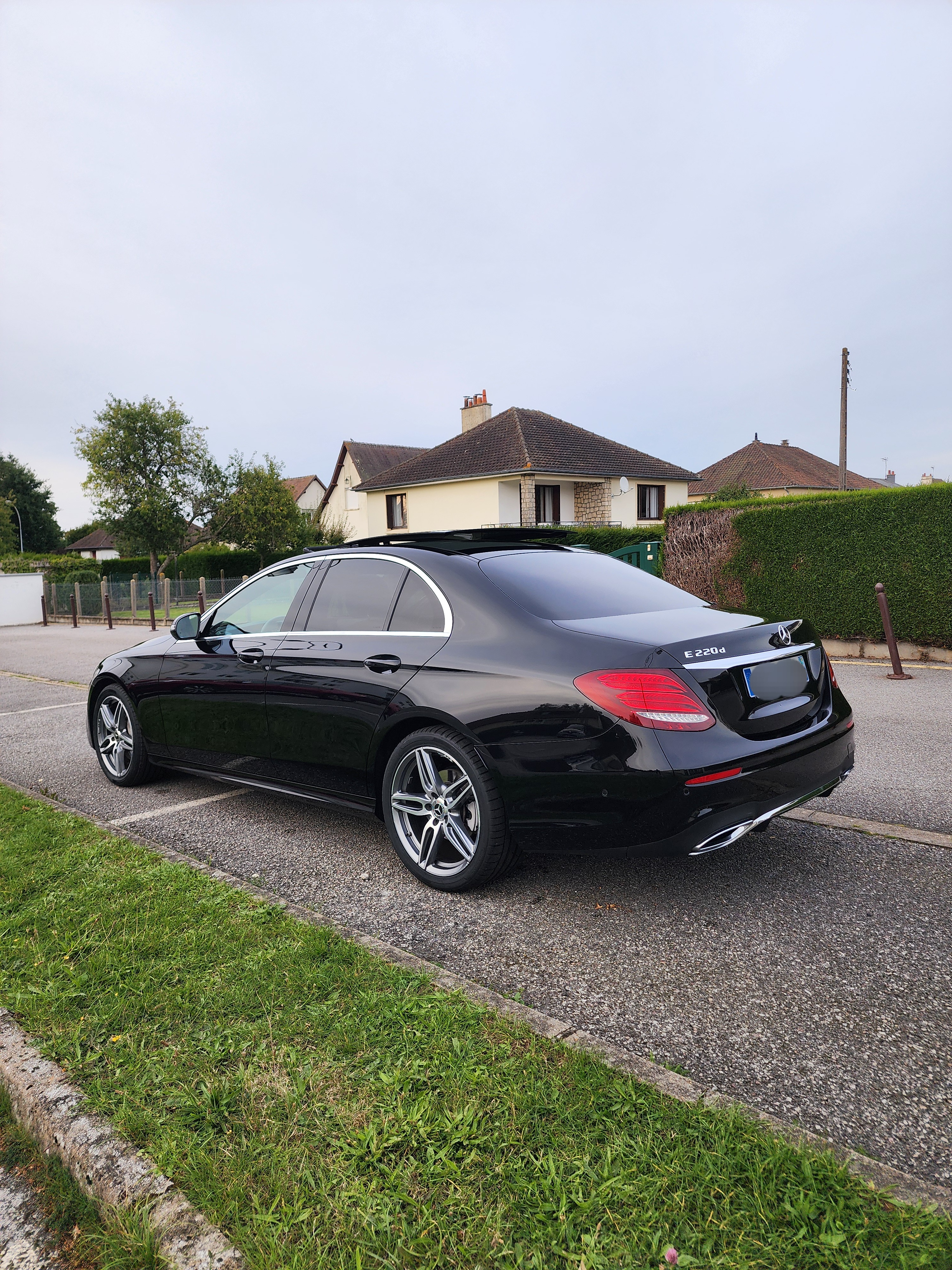 Mercedes-Benz Classe E V (2) 220 D AMG LINE 9G-TRONIC