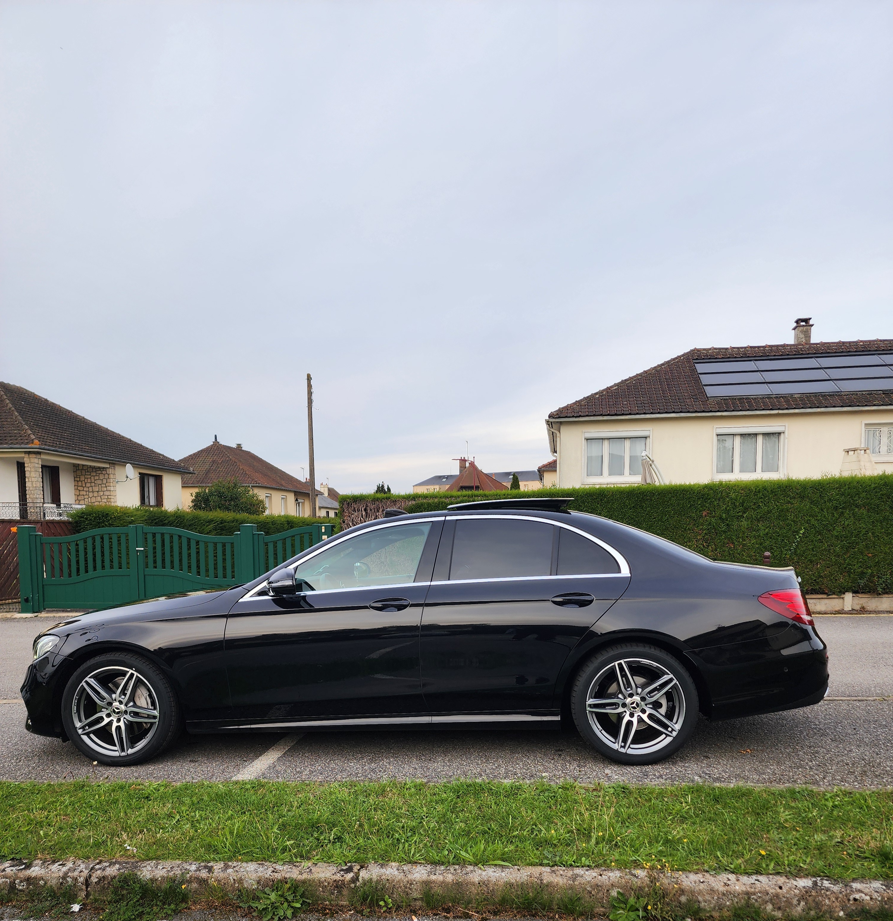 Mercedes-Benz Classe E V (2) 220 D AMG LINE 9G-TRONIC