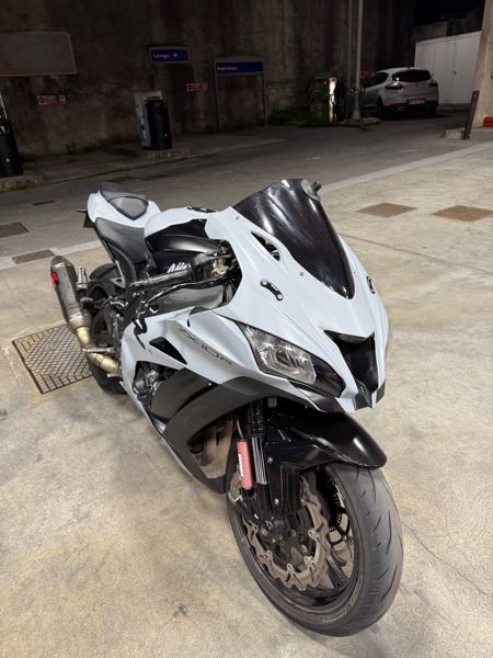 KAWASAKI ZX 10R NINJA WINTER TEST EDITION
